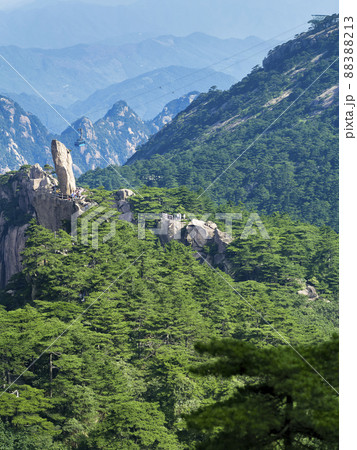 中国安徽省 黄山 飛来石 / Huangshan, Anhui, China 88388213