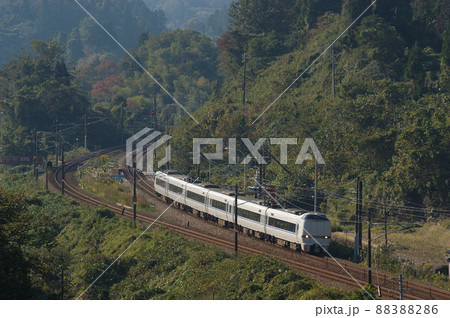 北陸本線　倶利伽羅－石動　JR西日本　683系　T22編成（金沢）　サンダーバード 88388286