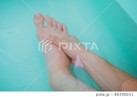 40代男性の入浴 40代男性の入浴 88390031