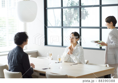 フレンチレストラン　サービス　 88390388