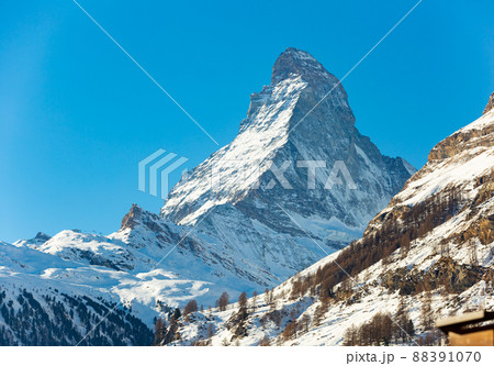 Scenic view of Matterhorn mountain peak, Switzerland Scenic view of Matterhorn mountain peak, Switzerland 88391070