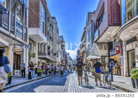 横浜の都市風景 横浜元町ショッピングストリート 横浜の都市風景 横浜元町ショッピングストリート 88391263