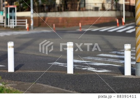 交差点安全対策用車止め　イメージ 88391411