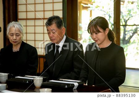 法事・お葬式（食事シーン） 88395130