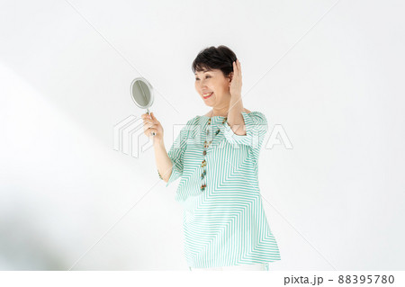 シニア　女性　ヘアケア　美容　FAGA 88395780