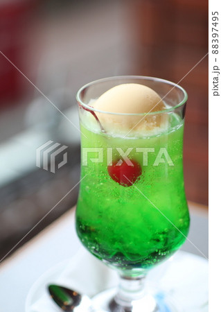 純喫茶で飲むクリームソーダ 純喫茶で飲むクリームソーダ 88397495
