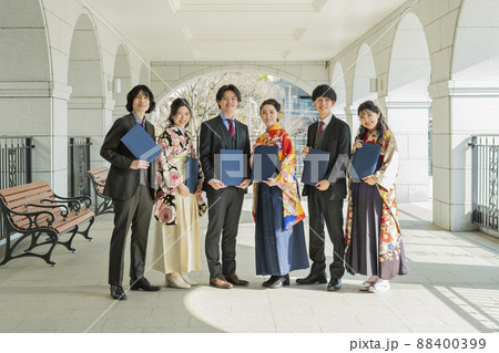 卒業式 大学生 卒業式 大学生 88400399
