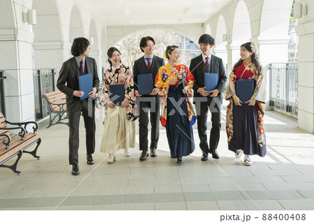 卒業式 大学生 卒業式 大学生 88400408