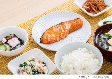 和食の朝ごはん 88405780