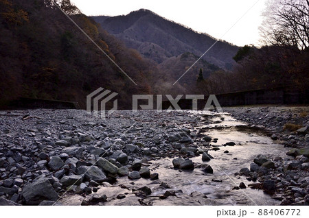 夜明け前の西丹沢　畦ヶ丸の西沢 88406772