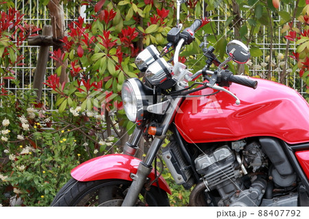 赤いオートバイ イメージ 88407792