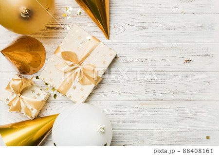 Holiday background with colorful balloon, gift and confetti. Flat lay style. Birthday or party greeting card with copy space 88408161