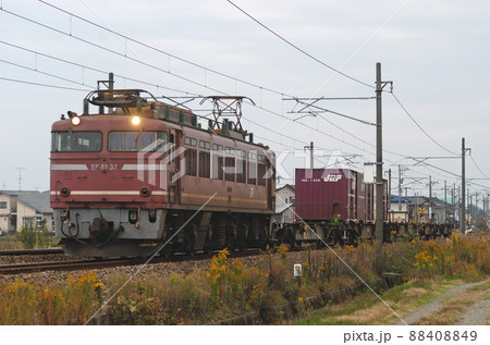 北陸本線 松任-野々市 JR貨物 EF81-32(富山) 北陸本線 松任-野々市 JR貨物 EF81-32(富山) 88408849