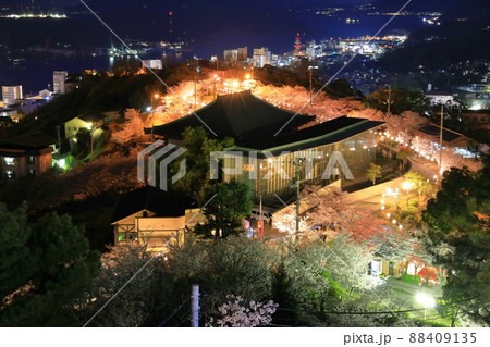 【広島県】千光寺公園の夜桜（尾道） 88409135