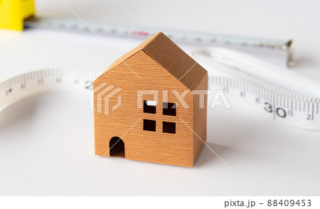 一戸建てと計測　家とメジャー 88409453