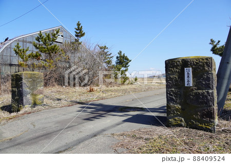 三石町立鳧舞小学校の校門（廃校） 88409524