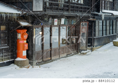 法師温泉長寿館と雪 法師温泉長寿館と雪 88410112