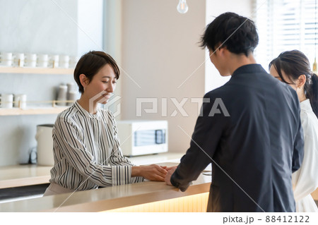 キャッシュレス　カード決済　会計 88412122