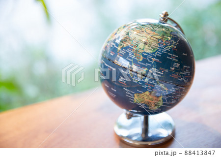 青色の卓上地球儀 88413847