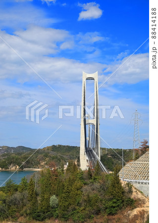 【愛媛県】晴天下の岩城橋（ゆめしま海道） 88414188