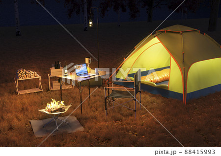 焚き火の明かりに照らされた秋の夜長のキャンプサイト / ソロキャンプ・ワーケーションのイメージ 88415993
