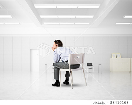 Young businessman sitting on an office chair 88416163
