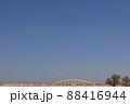 朝の多摩川を渡るロマンスカーEXE 88416944