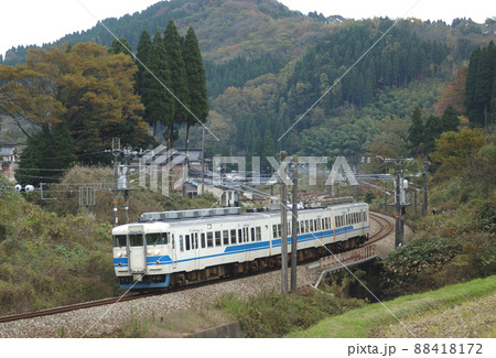 北陸本線　石動－倶利伽羅　JR西日本　413系　B09編成（金沢） 88418172