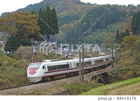 北陸本線 石動-倶利伽羅 北越急行 681系 N02+N12編成 はくたか 北陸本線 石動-倶利伽羅 北越急行 681系 N02+N12編成 はくたか 88418176