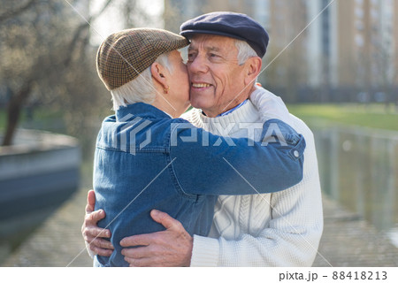 Close-up of happy elderly couple in love in park 88418213