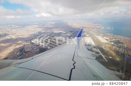 Istanbul from plane window 88420847