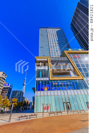 東京　墨田区の都市風景　オリナス錦糸町とオリナスタワー 88421821