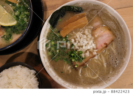 濃厚煮干しラーメンと貝出汁塩ラーメン（青森県） 88422423