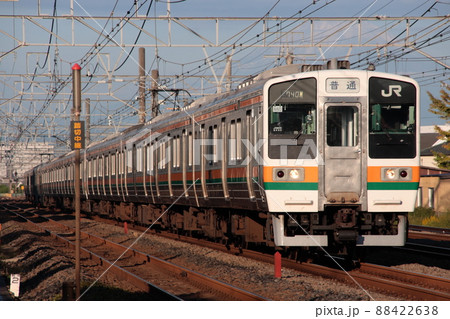 グリーン車を連結した15両編成でJR東海道本線を快走する211系電車_2009/10/11撮影の写真素材 [88422638] - PIXTA