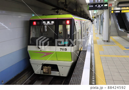 大阪メトロ　長堀鶴見緑地線の7000系電車 88424592