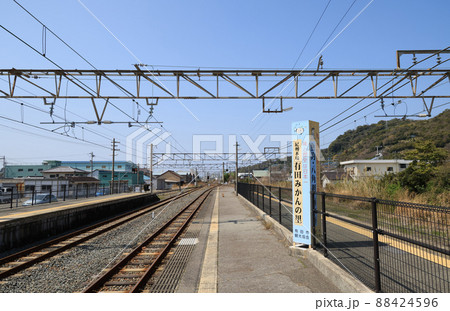 紀勢本線　箕島駅ホーム 88424596