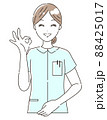 笑顔でOKポーズをする看護師（医療従事者）のイラスト素材（上半身） 88425017