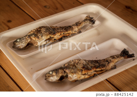 ニジマスの塩焼き ニジマスの塩焼き 88425142