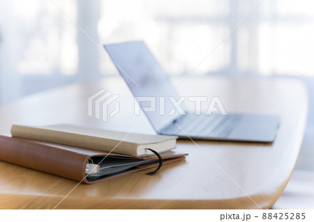 パソコン　無人　自宅 88425285