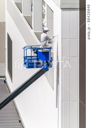建設現場 高所作業車 シーリング工事 コーキング 建設現場 高所作業車 シーリング工事 コーキング 88426846