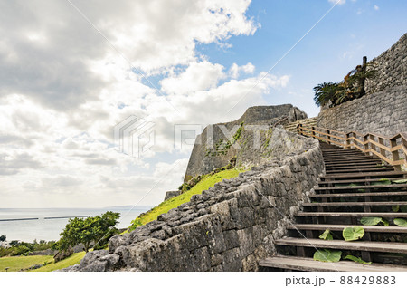 沖縄　勝連城跡 88429883