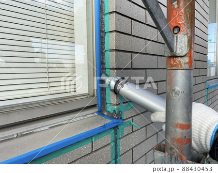 サッシ廻りのシーリング塗布 88430453