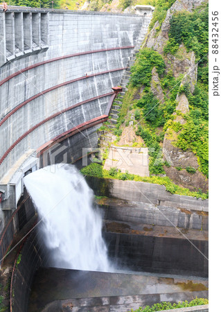 北海道札幌市、放流中の豊平峡ダム【8月】 北海道札幌市、放流中の豊平峡ダム【8月】 88432456