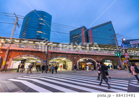 日本の東京都市景観 解除2日目（まん延防止）の有楽町駅前＝3月23日 88433491