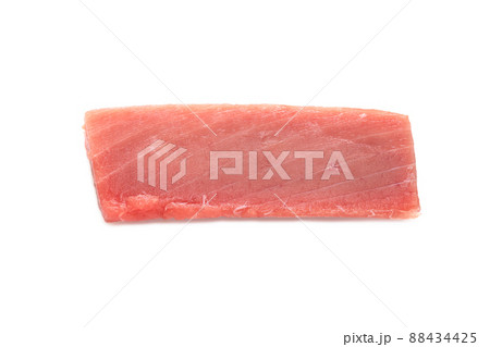 キハダマグロの刺し身、柵取り【白背景】 キハダマグロの刺し身、柵取り【白背景】 88434425