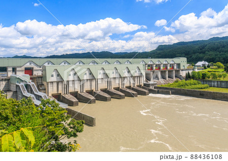 北海道平取町、濁水時の二風谷ダム【8月】 北海道平取町、濁水時の二風谷ダム【8月】 88436108