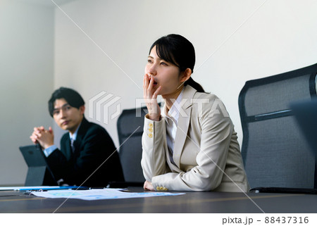 会議室　ビジネスシーン 88437316