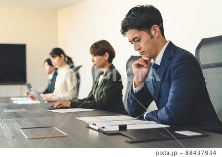 会議室　ビジネスシーン 88437934