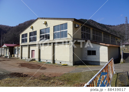 様似町立幌満小学校（廃校・幌満コミュニティセンター） 88439017