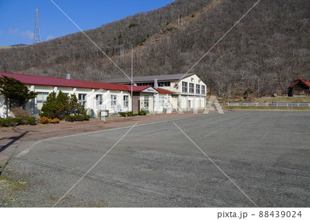 様似町立幌満小学校(廃校・幌満コミュニティセンター) 様似町立幌満小学校(廃校・幌満コミュニティセンター) 88439024